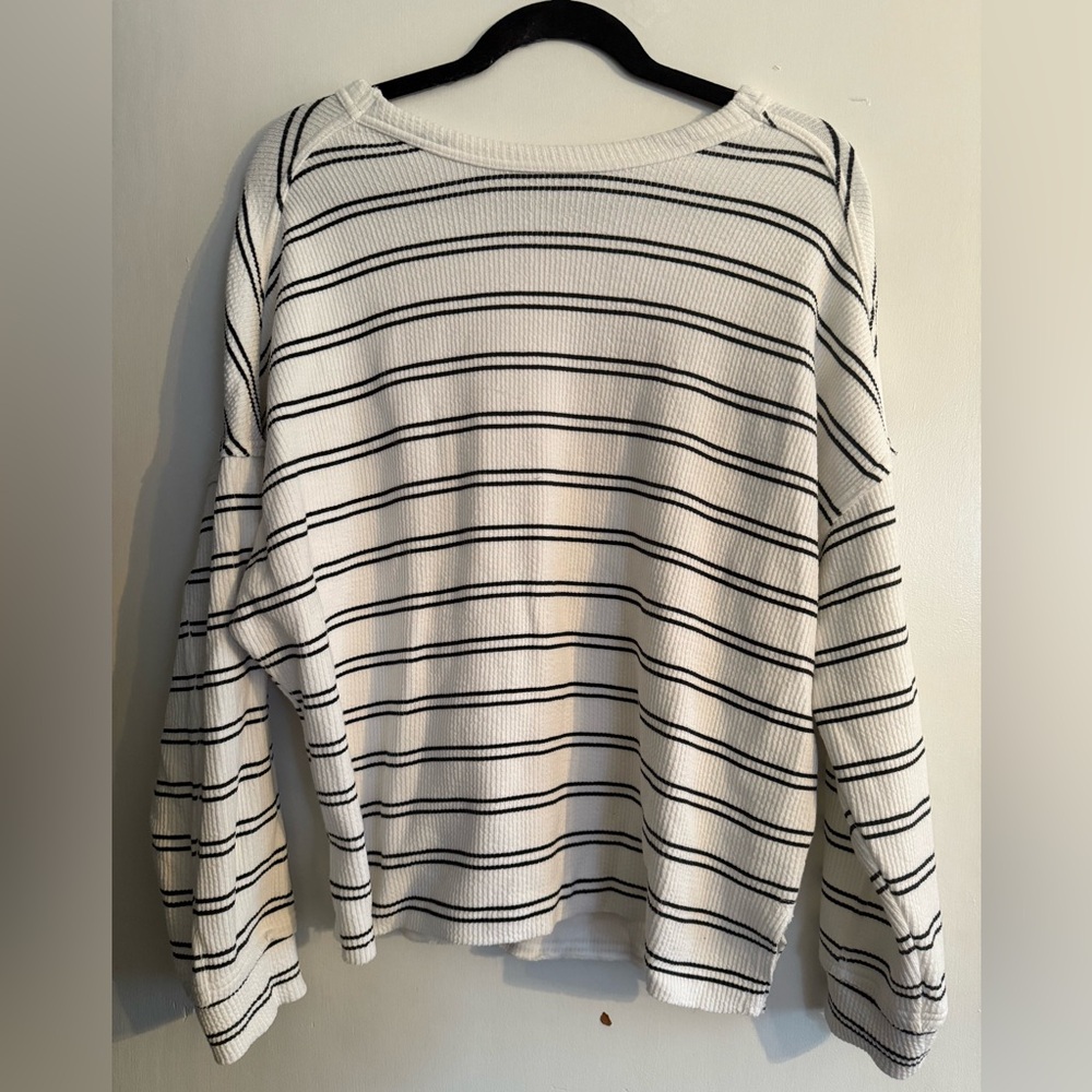 Maurcies Striped Black and White Women's Sweatshirt